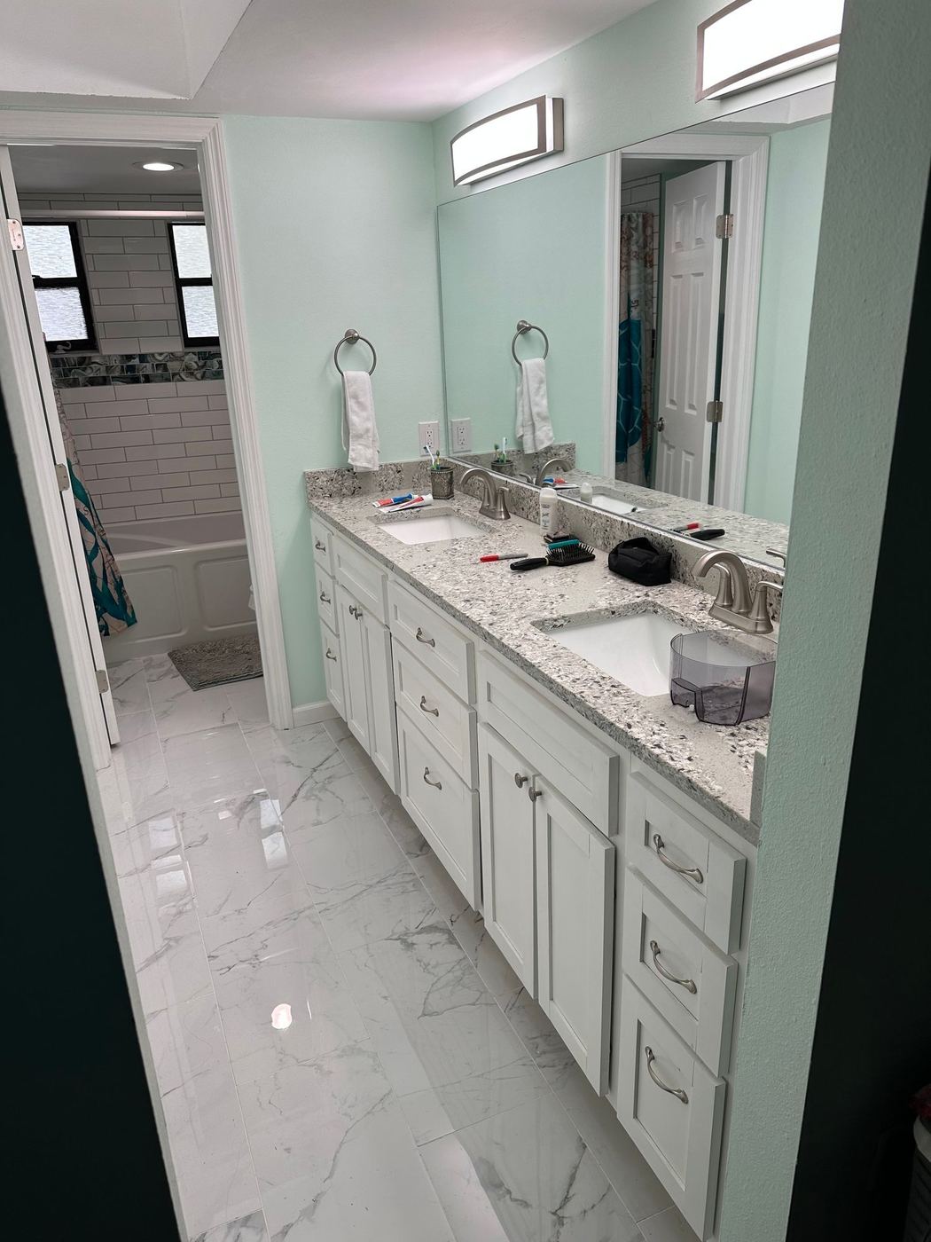 Primary bath: Double vanity and marble-look tile